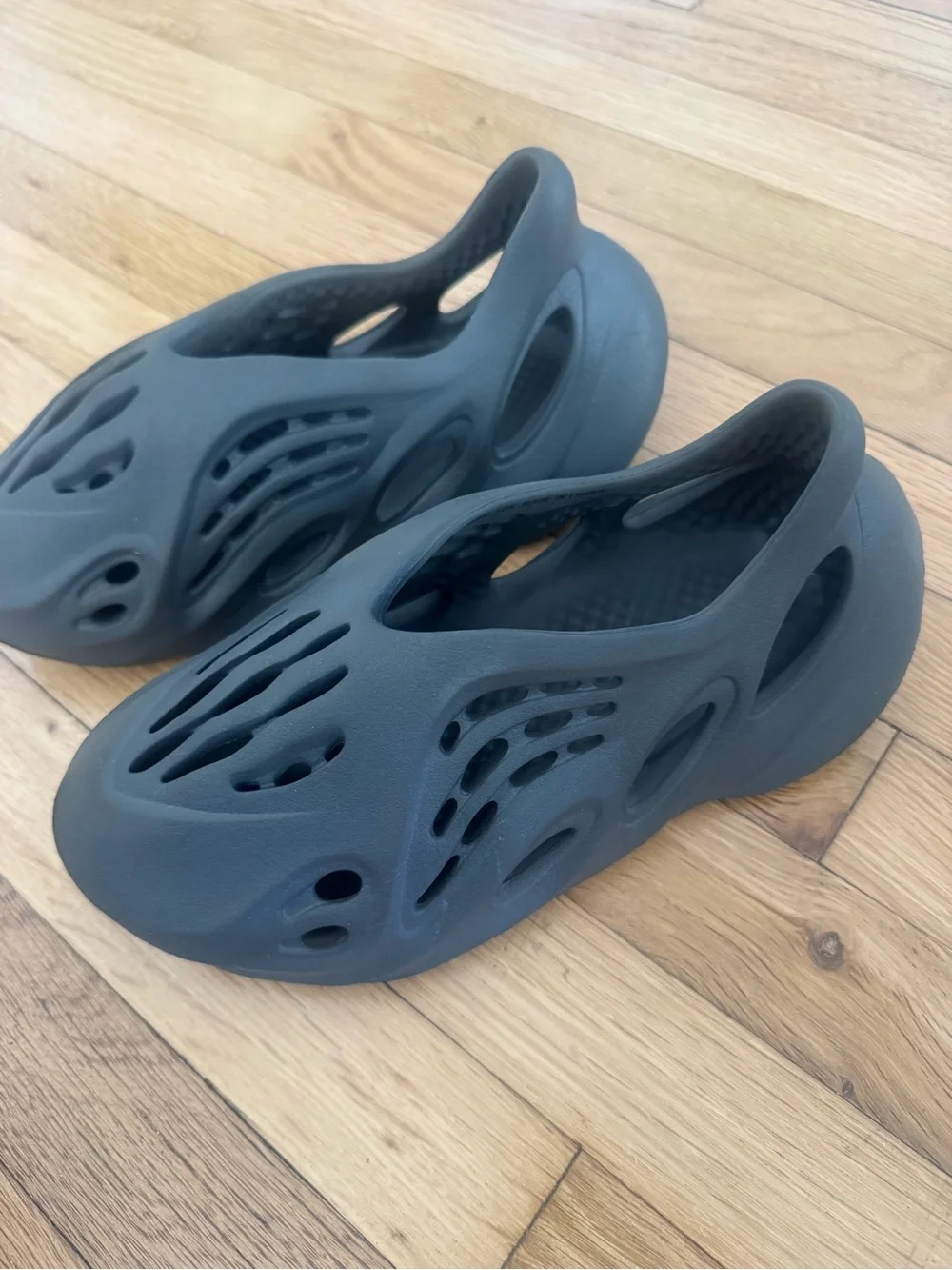 ADIDAS Yeezy Dark Gray Onyx Foam Runner Shoes